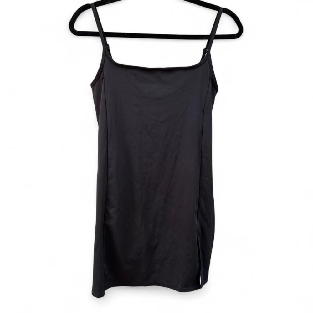 Qinsen black mini althletic dress with slit & attached shorts size large NWT